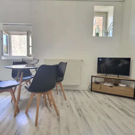 Le Thanaron - Parking Apartment